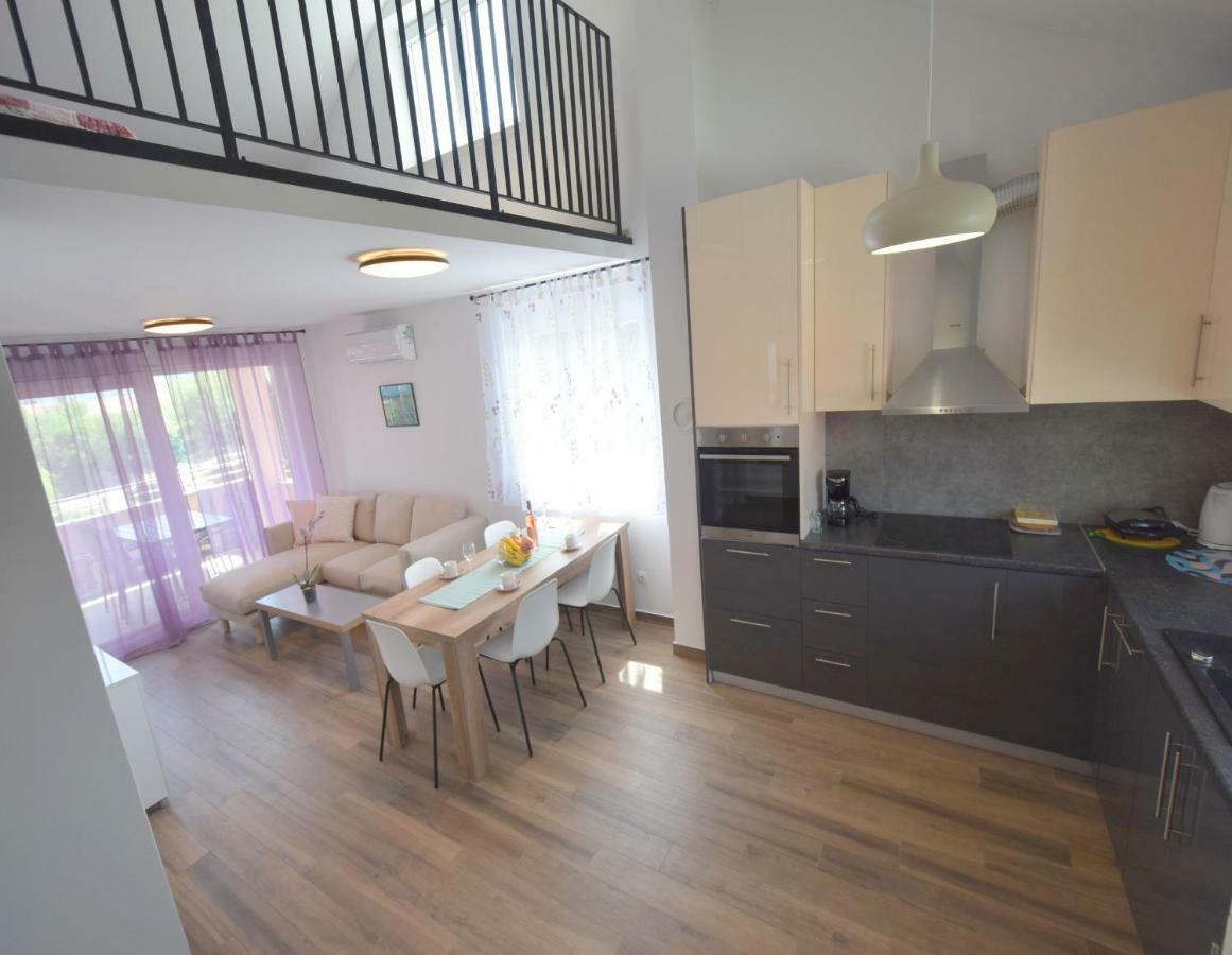 Apartments Medna Čižići Exteriör bild